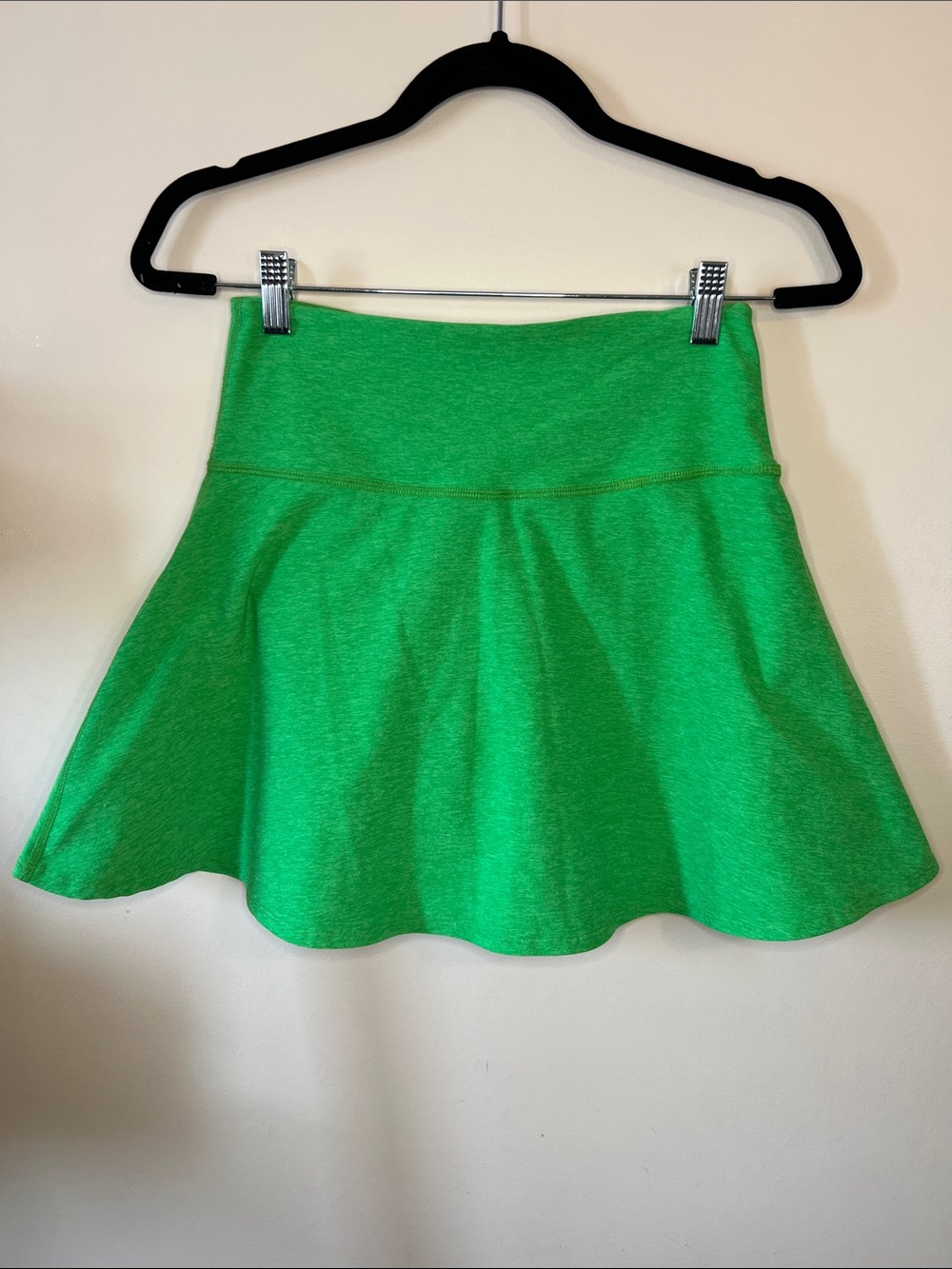 Beyond Yoga Small Spacedye Bright Green Skort